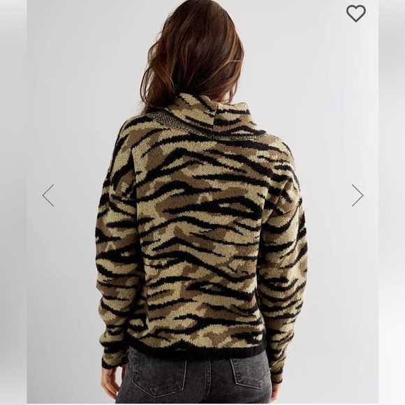 Daytrip Oversized Sweater Size XS camo zebra print from Buckle - Picture 2 of 7